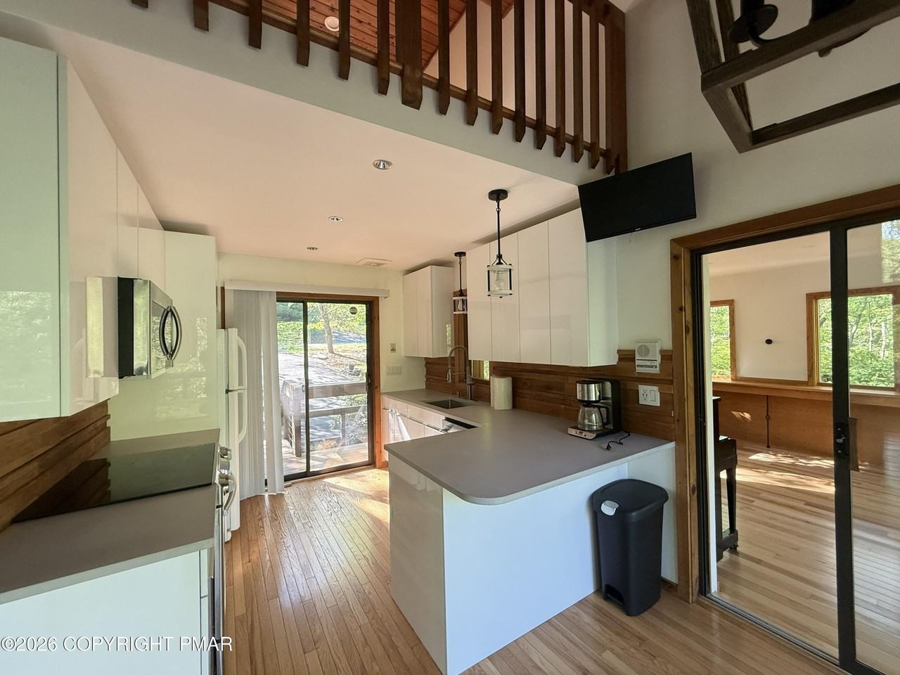 5375 Woodbridge Dr E - Photo 7 of 50
