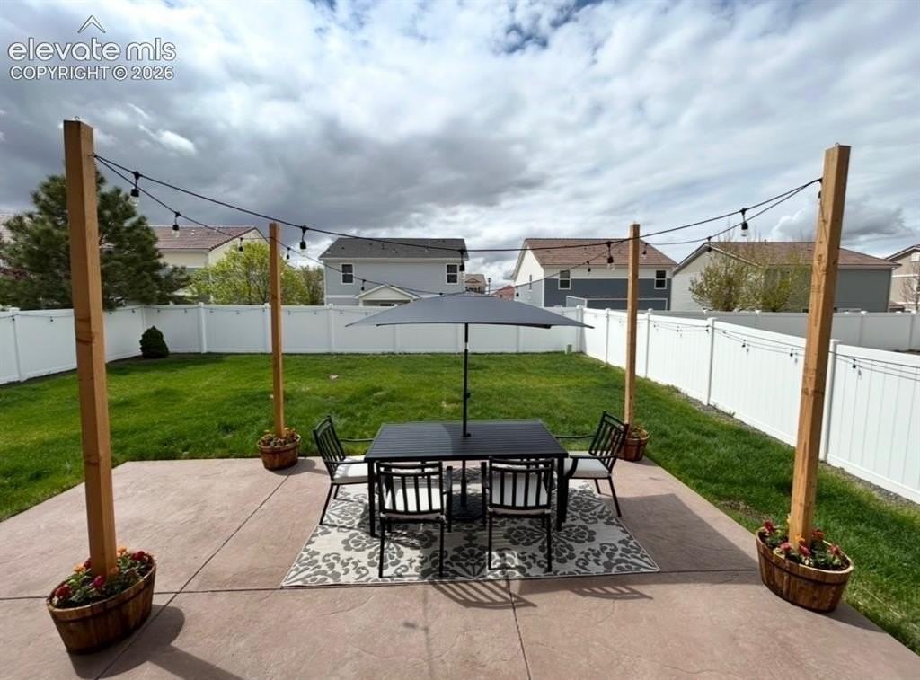 9475 Castle Oaks Dr - Photo 2 of 15