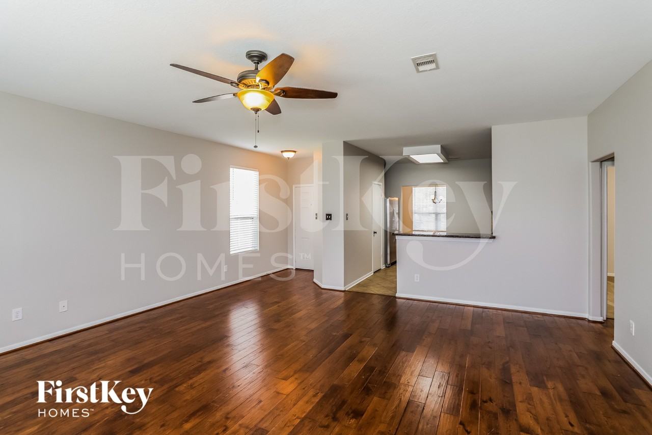 19615 Hardwood Ridge Trl - Photo 2 of 16