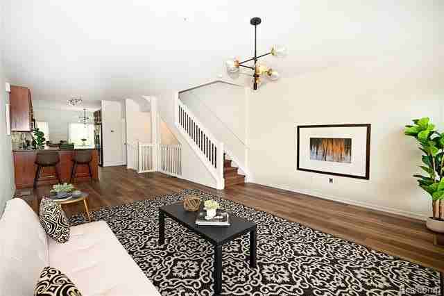 548 Graten St - Photo 4 of 39