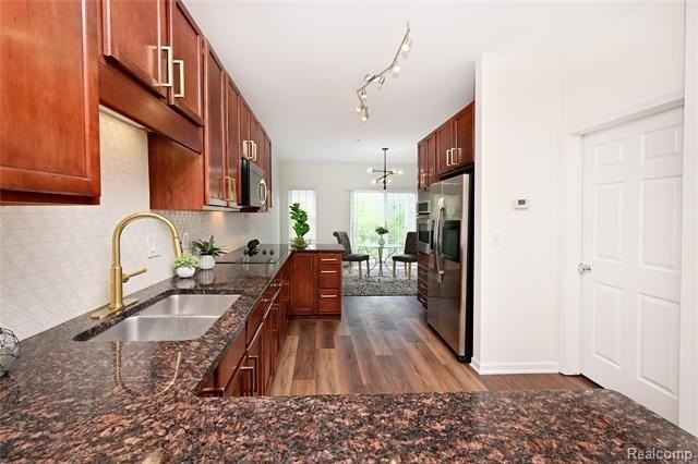548 Graten St - Photo 6 of 39