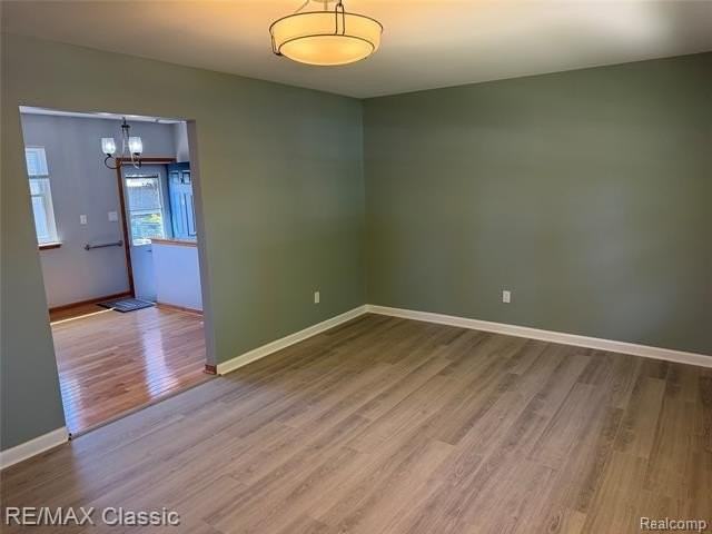 429 Cambridge Ave - Photo 5 of 20