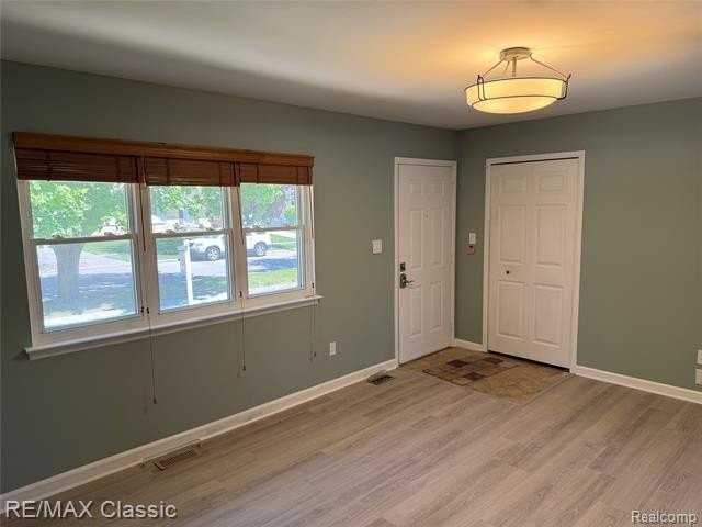 429 Cambridge Ave - Photo 6 of 20