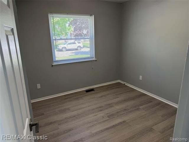 429 Cambridge Ave - Photo 7 of 20