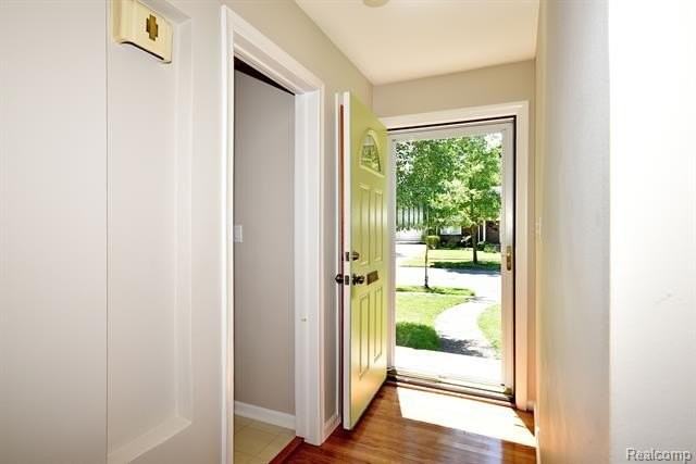 2453 Windemere Rd - Photo 3 of 40