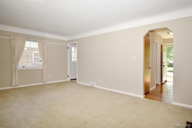 2453 Windemere Rd - Photo 4 of 40