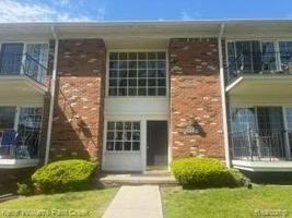 featured image of 433 Fox Hills Dr S #5