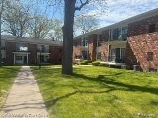 433 Fox Hills Dr S #5 - Photo 2 of 24