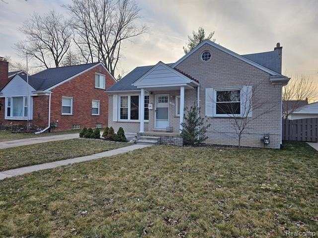 1501 N Silvery Ln - Photo 2 of 22
