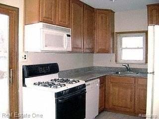 2027 Brockton Ave - Photo 3 of 14