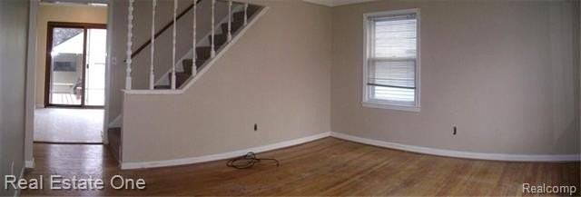 2027 Brockton Ave - Photo 5 of 14