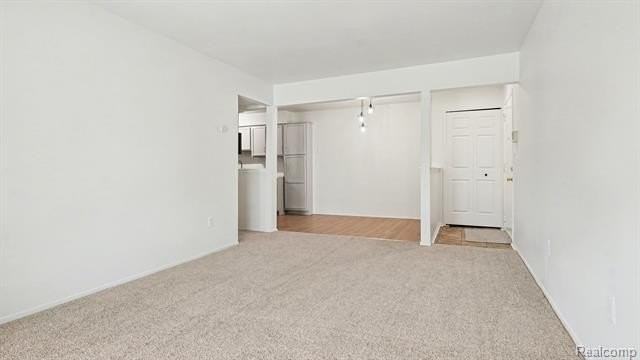 44413 Savery Dr - Photo 3 of 16