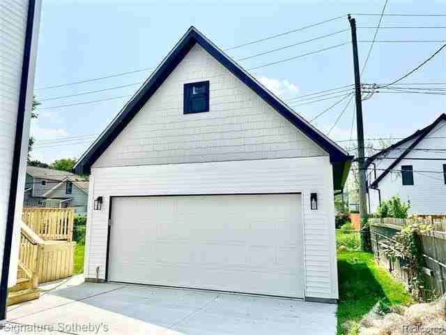 442 Ardmore Dr - Photo 4 of 50