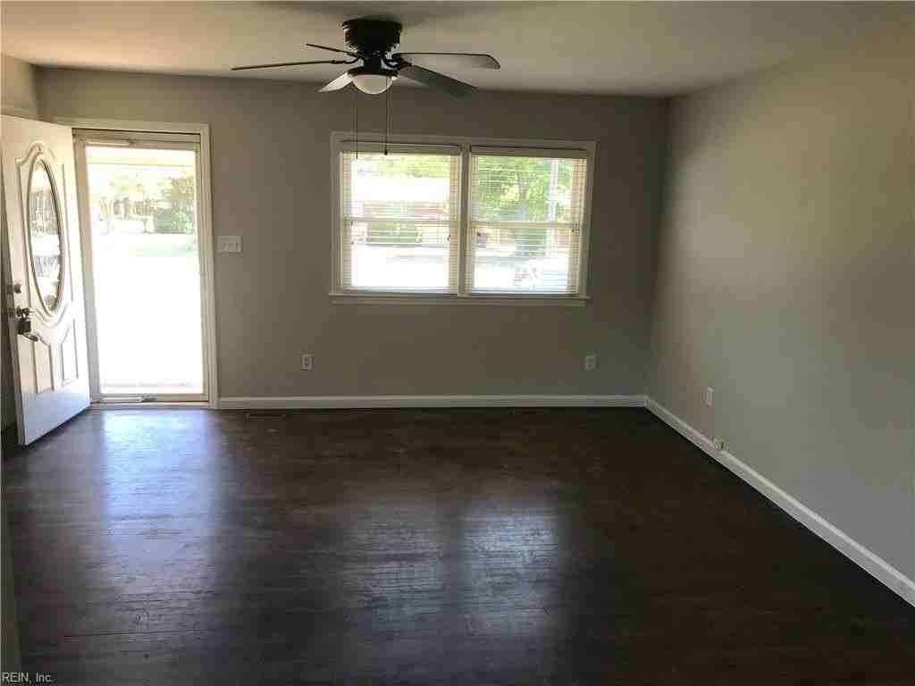 725 Harpersville Rd - Photo 2 of 10