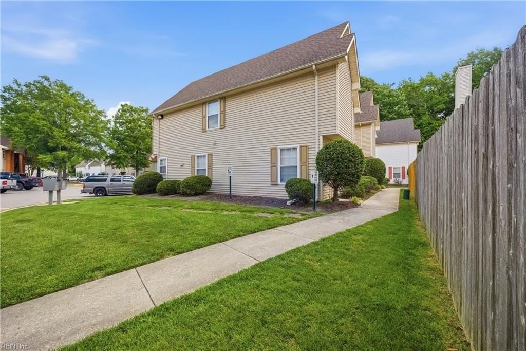 944 Gas Light Ln - Photo 3 of 22