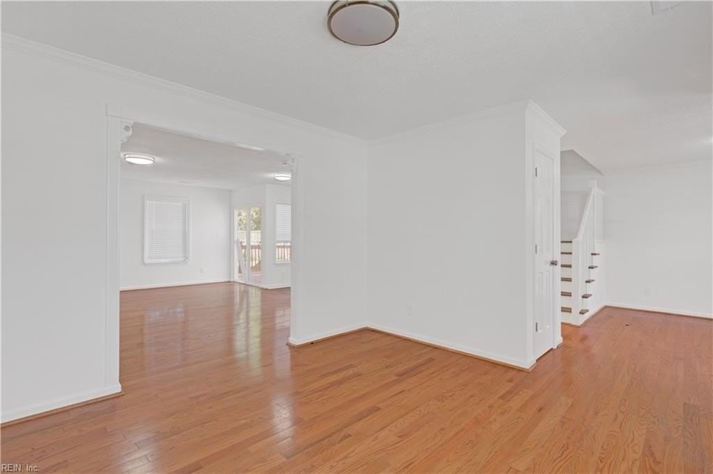 453 Waverly Pl - Photo 6 of 30