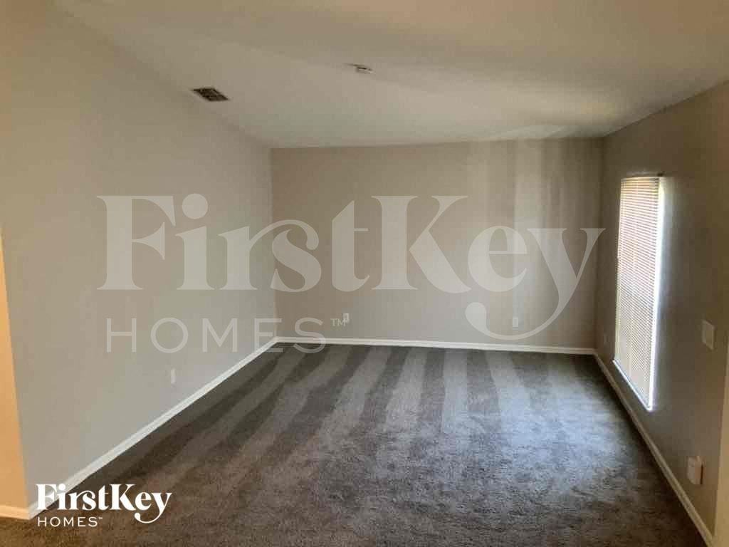 541 Hawthorne Ave S - Photo 3 of 10
