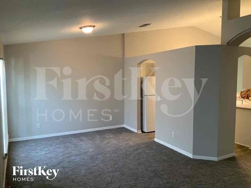 541 Hawthorne Ave S - Photo 6 of 10