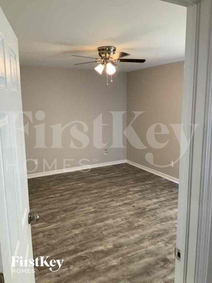 541 Hawthorne Ave S - Photo 7 of 10