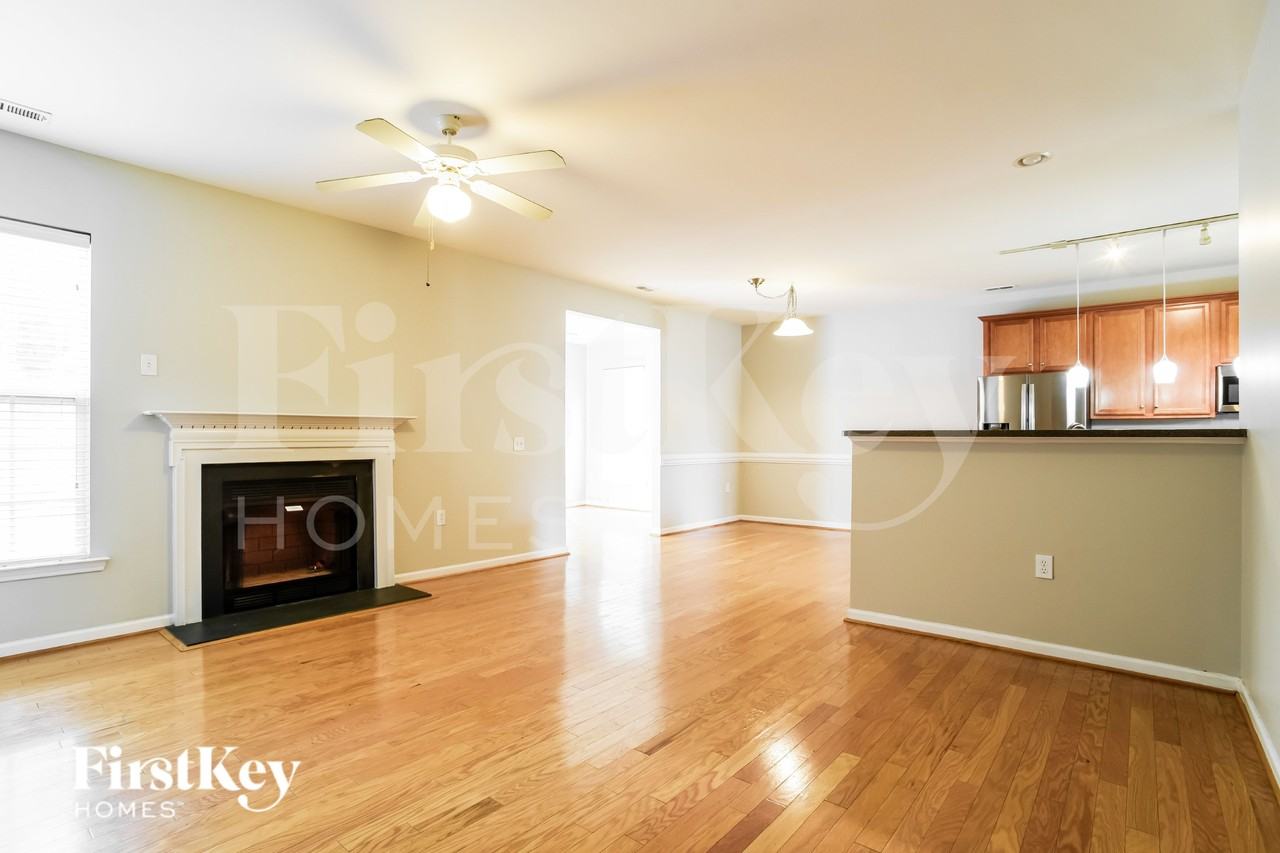 4065 Eastford Ct - Photo 2 of 19