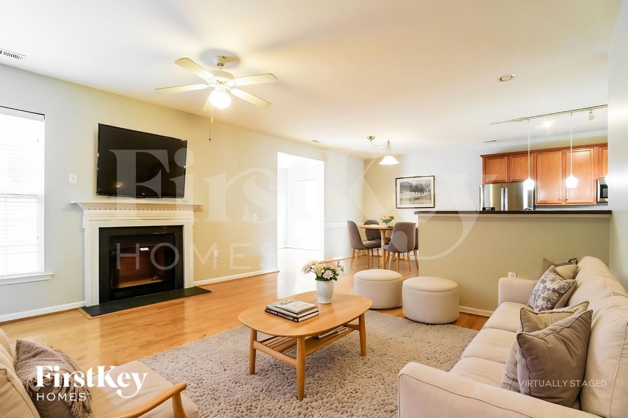 4065 Eastford Ct - Photo 3 of 19