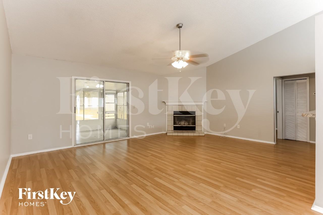 1255 Tahoe Ct - Photo 3 of 16