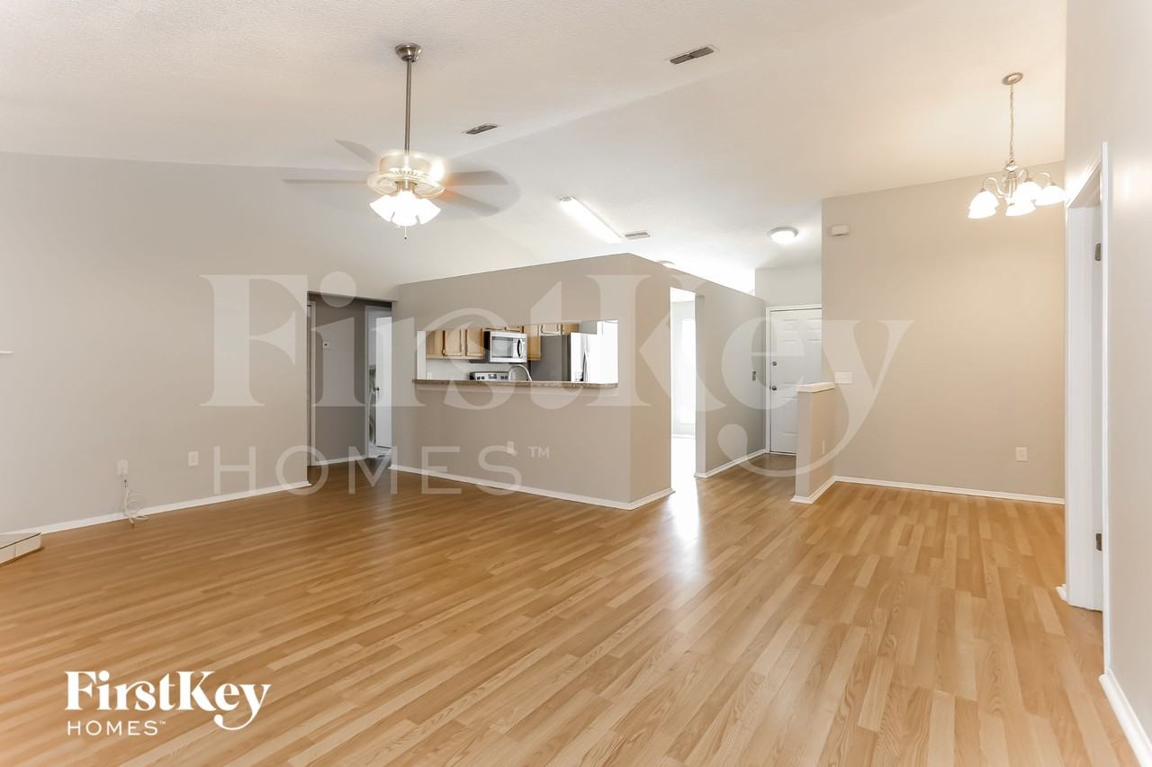 1255 Tahoe Ct - Photo 4 of 16
