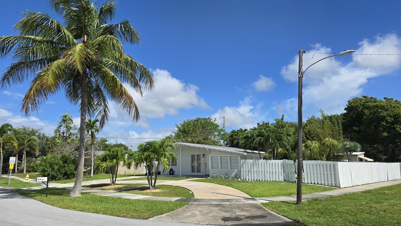 887 Duval St - Photo 5 of 15