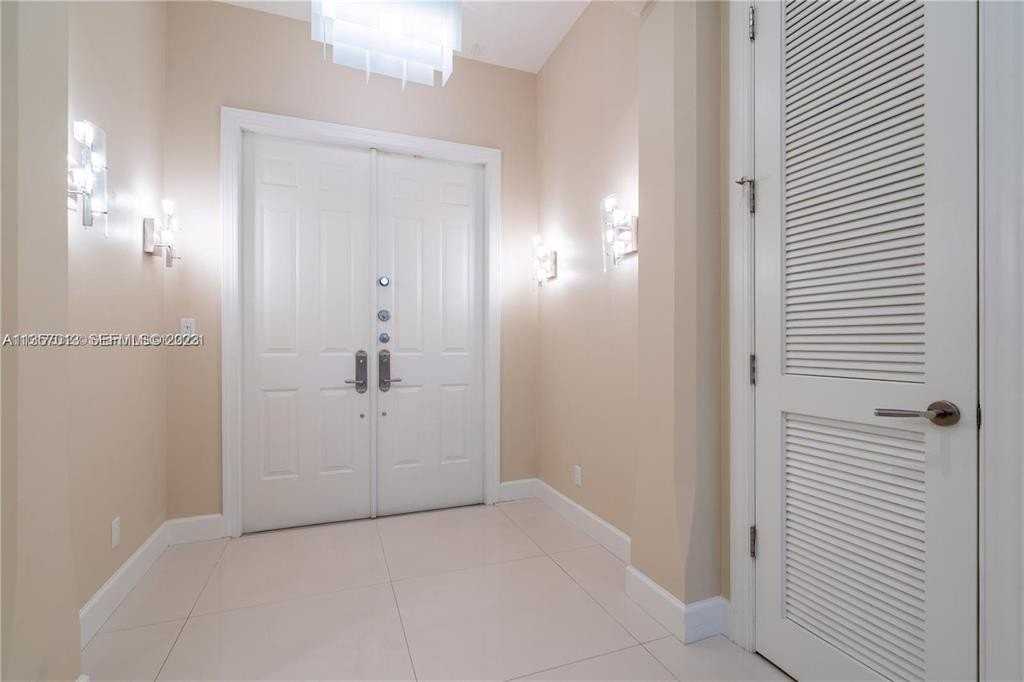 3121 Ne 26th St - Photo 3 of 25