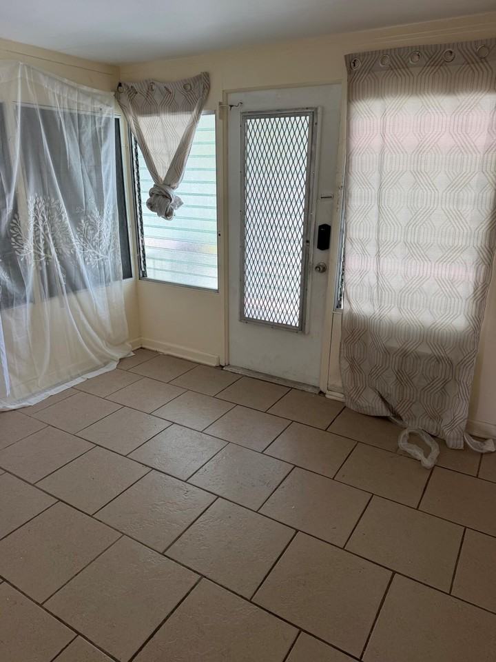 820 Sw 1st Pl - Photo 5 of 10