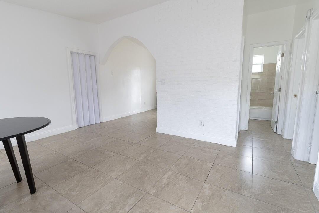 630 Nw 15th Ter #1-2 - Photo 4 of 12