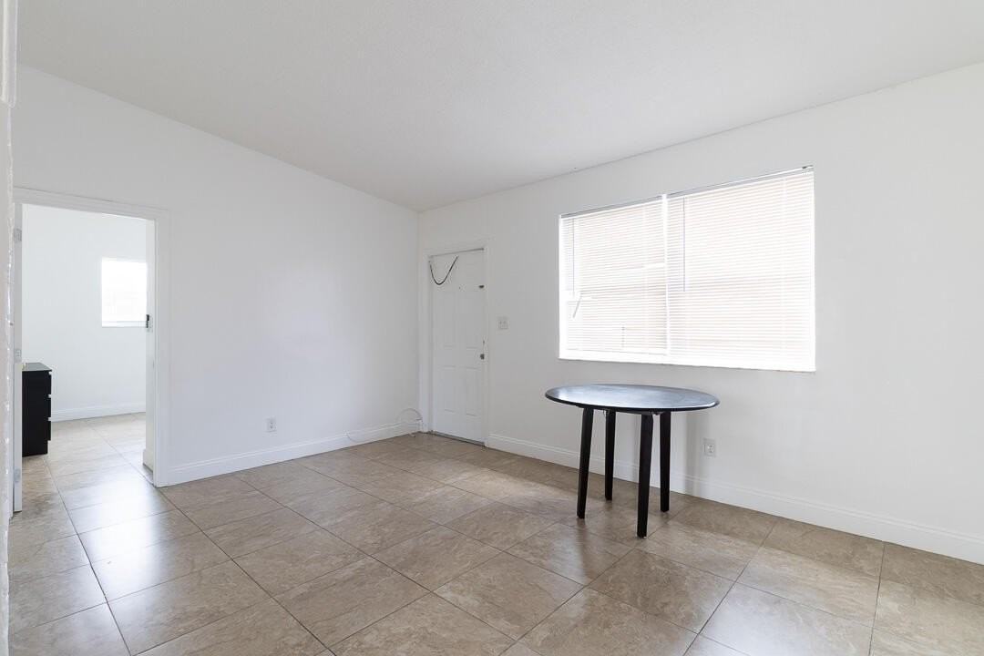 630 Nw 15th Ter #1-2 - Photo 6 of 12