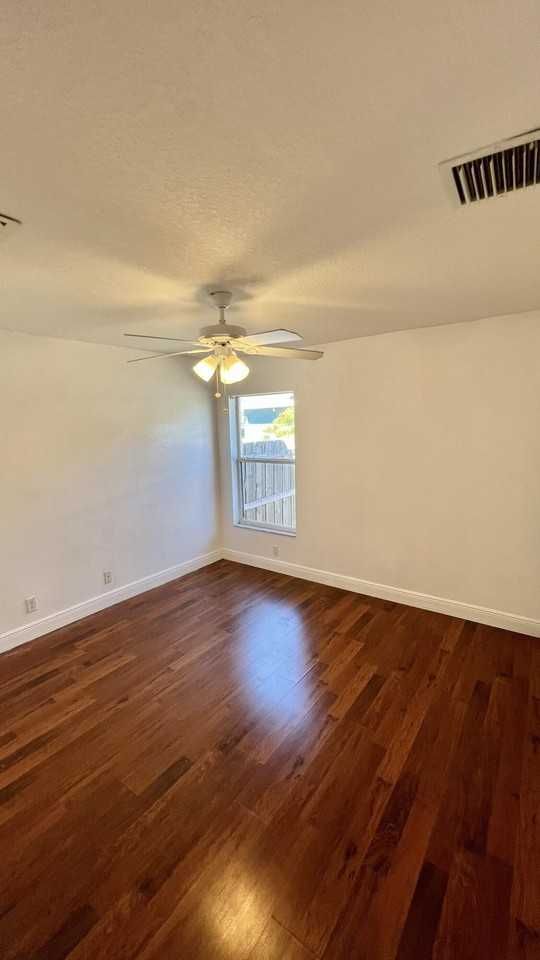 120 Sw Grimaldo Ter - Photo 2 of 6