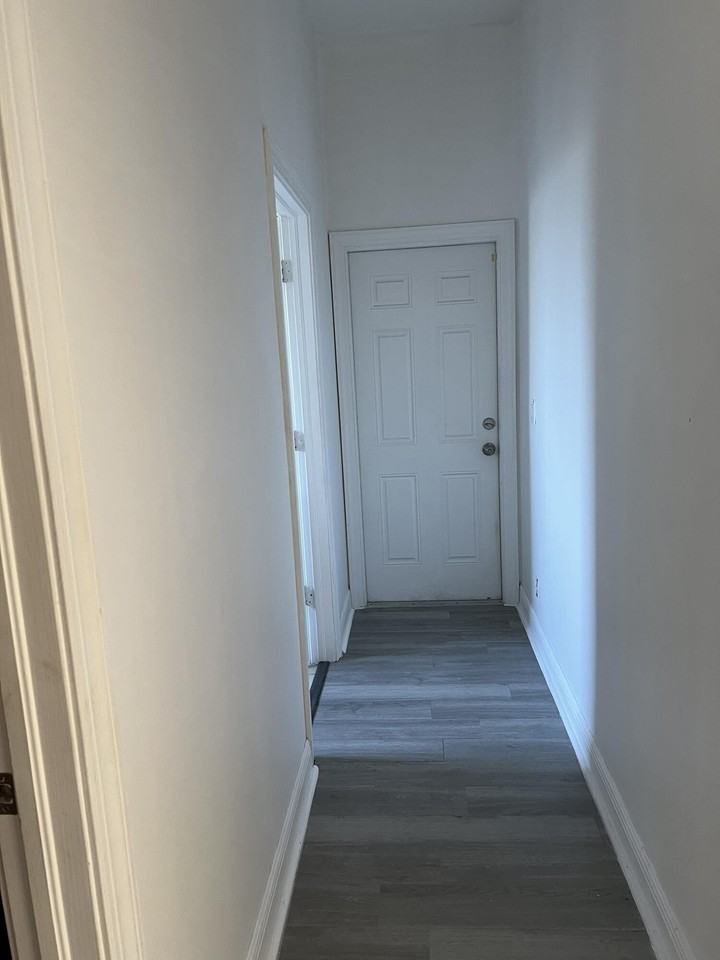 120 Sw Grimaldo Ter - Photo 3 of 6