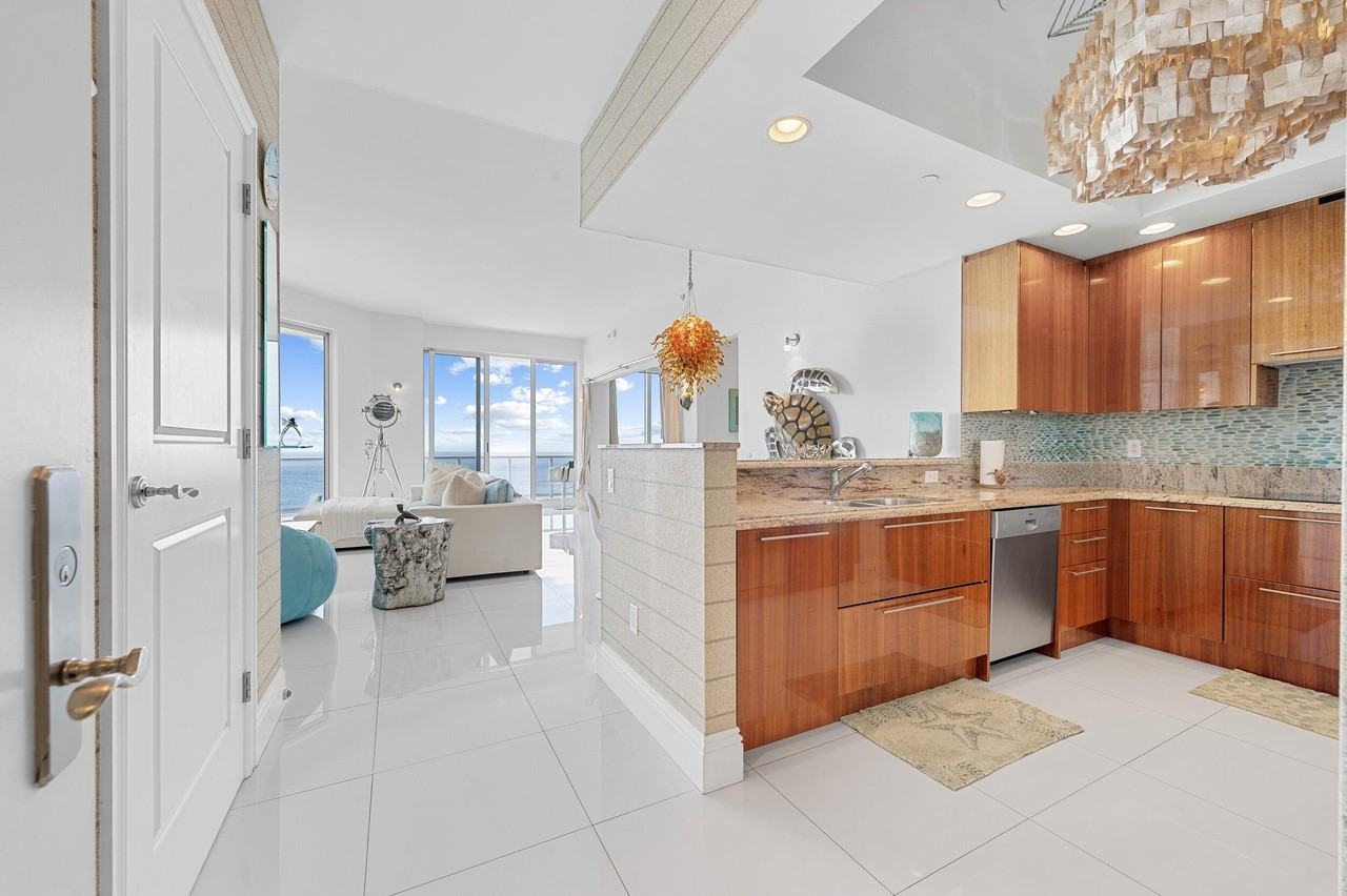 2700 N Ocean Dr #PH4B - Photo 3 of 25