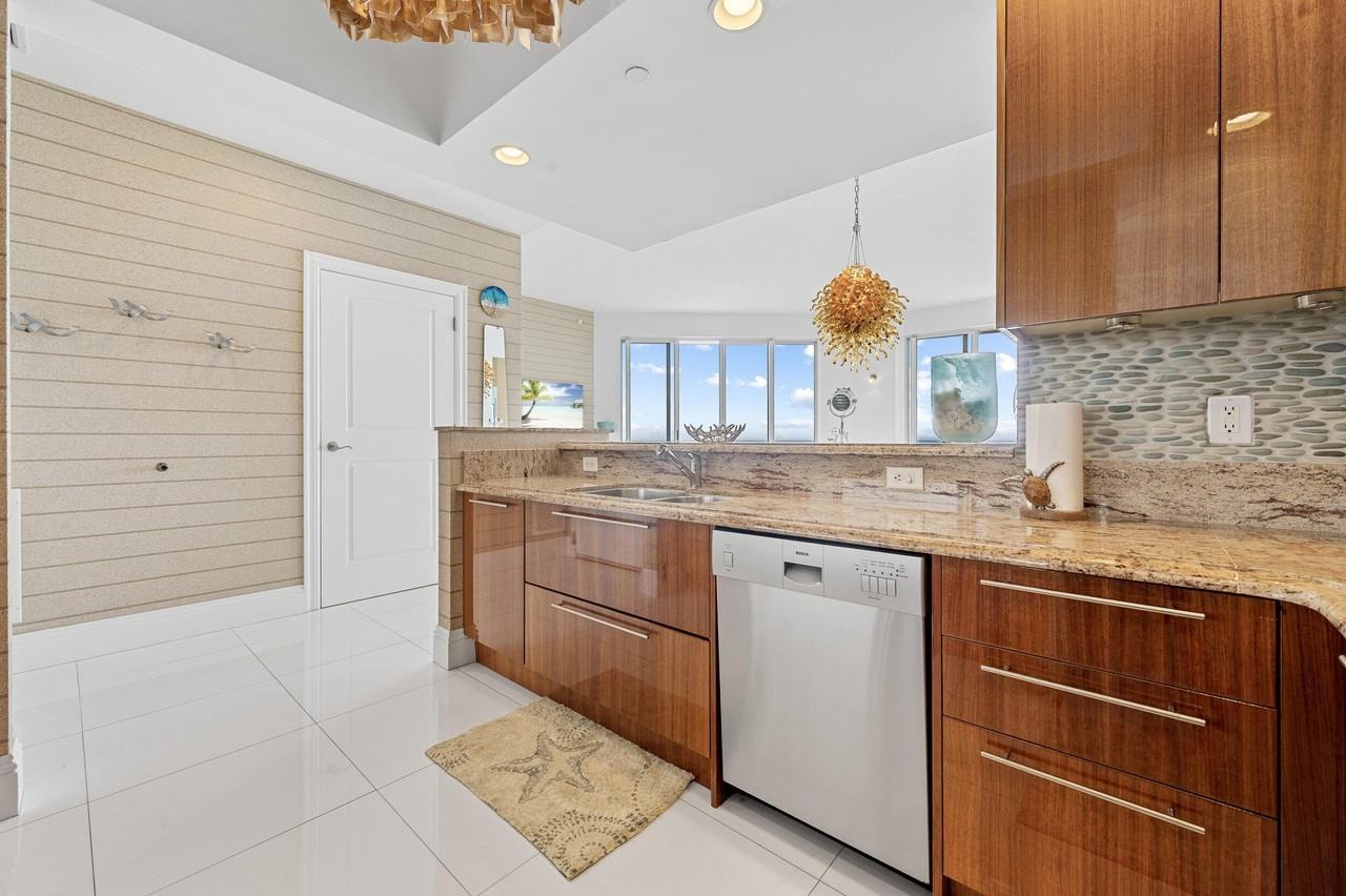2700 N Ocean Dr #PH4B - Photo 6 of 25