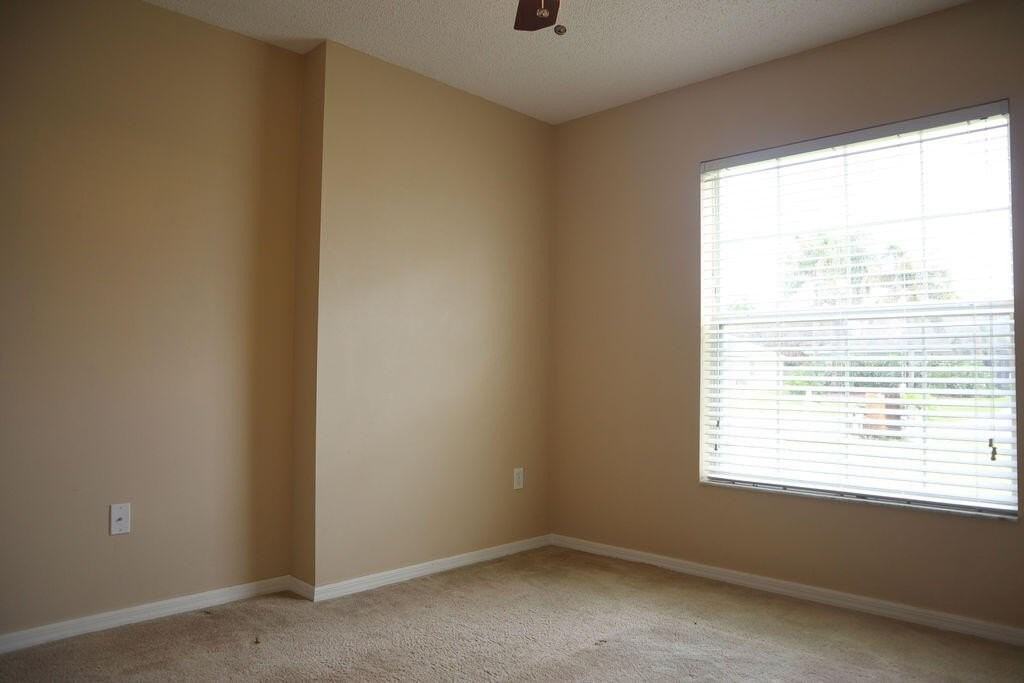 2392 Se Stonecrop St - Photo 5 of 17
