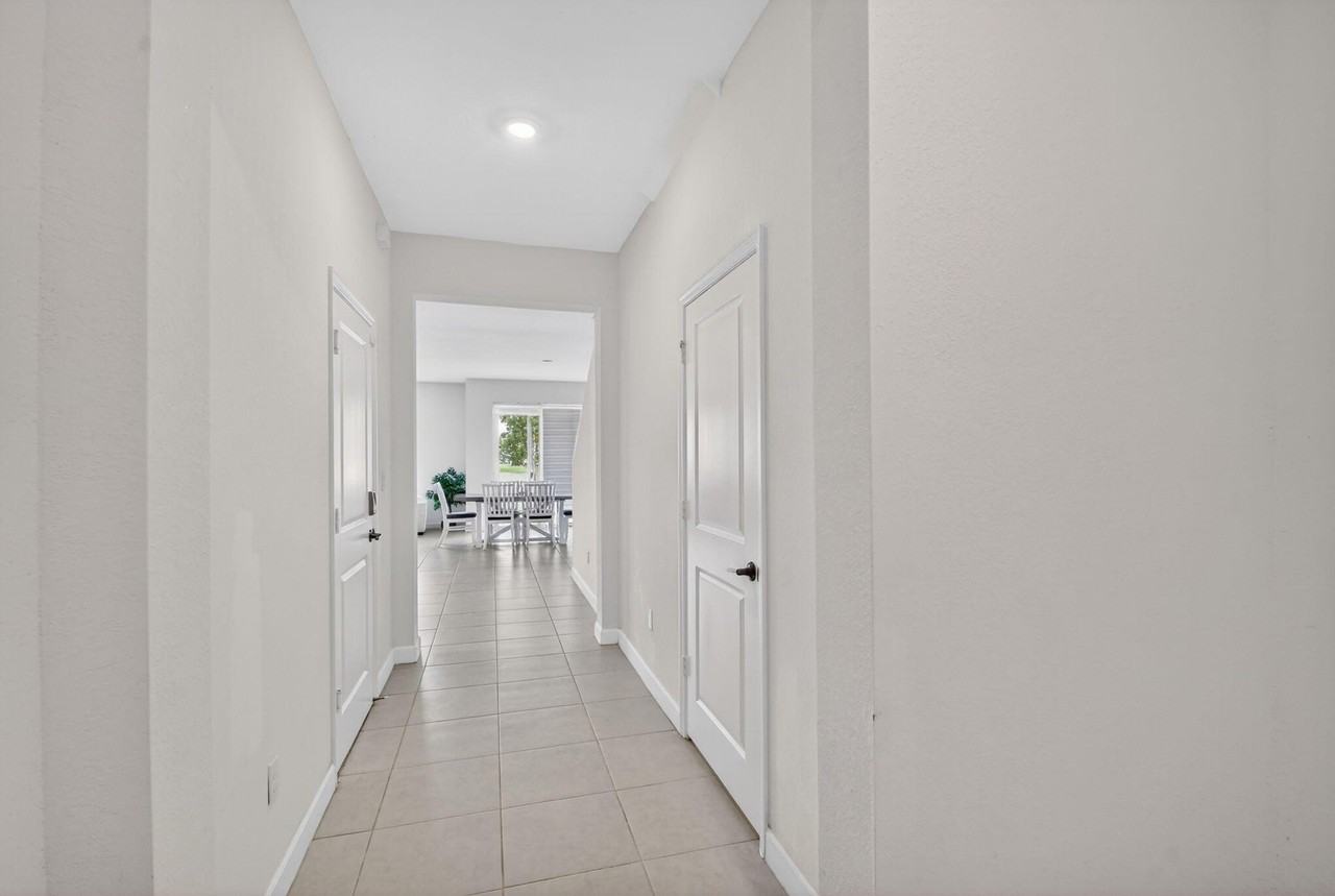 6933 Harbours Edge Ave - Photo 5 of 50
