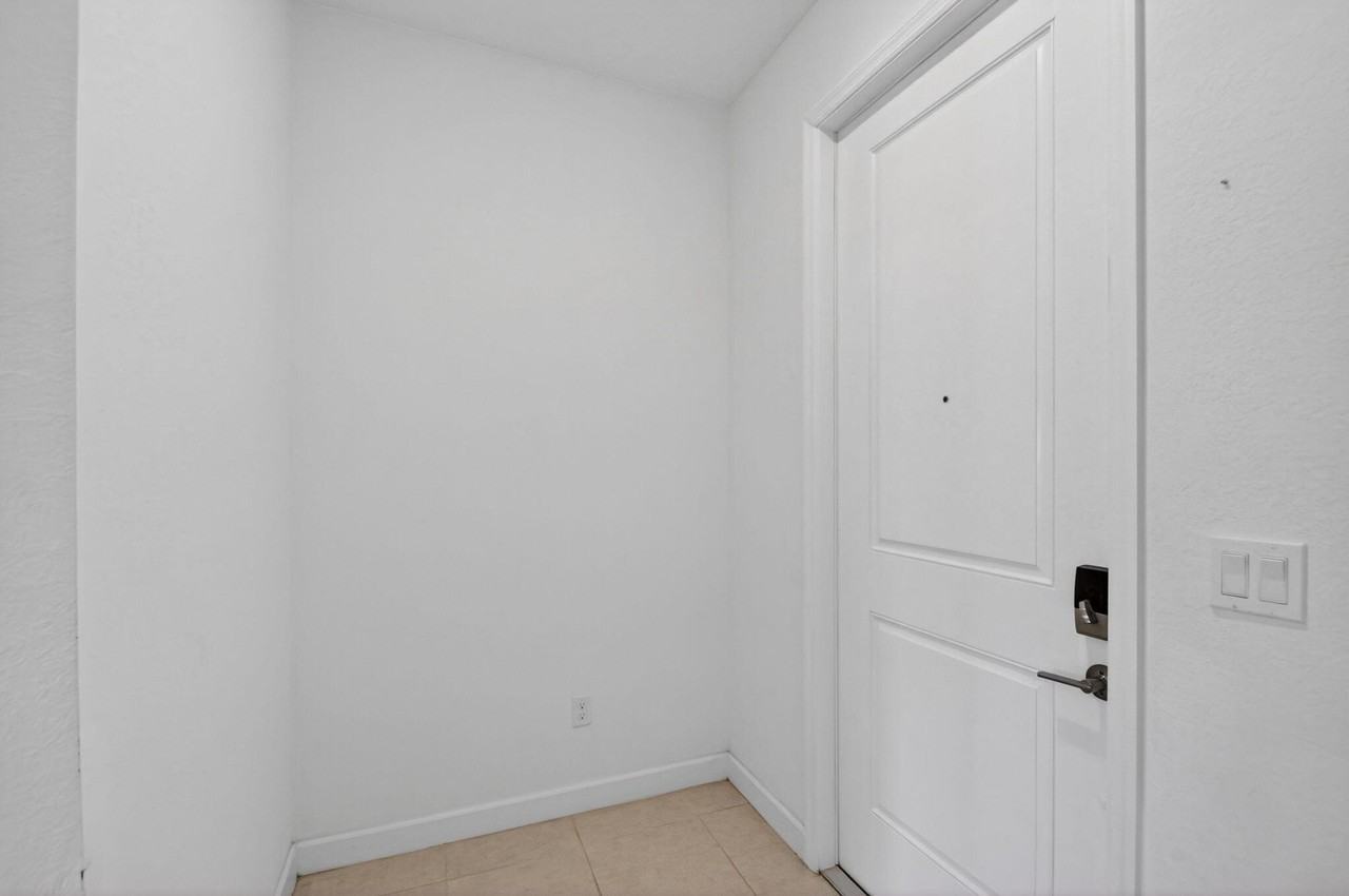 6933 Harbours Edge Ave - Photo 6 of 50