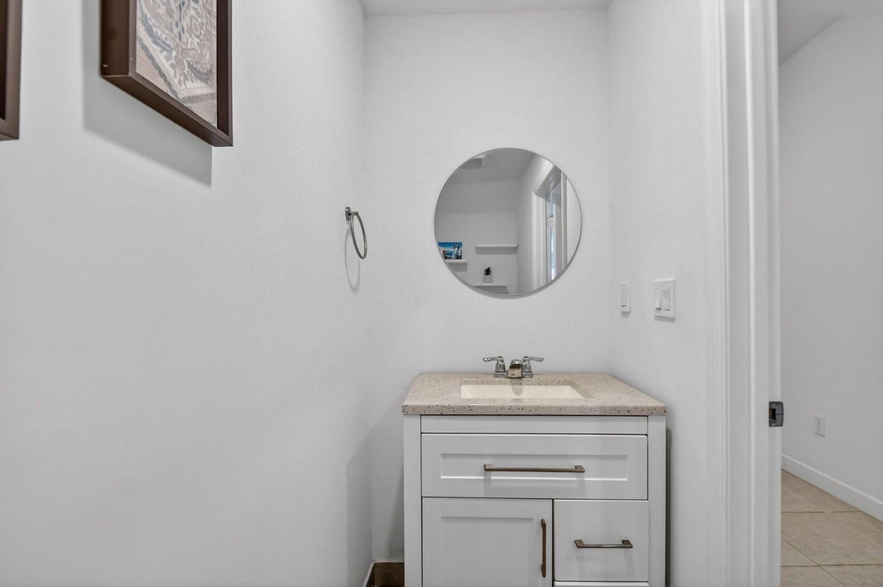 6933 Harbours Edge Ave - Photo 7 of 50