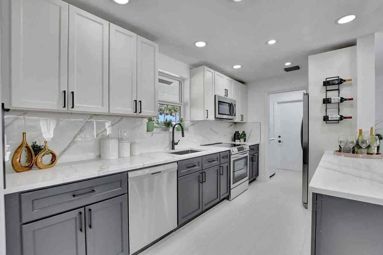832 Sw 10th Ave - Photo 6 of 50