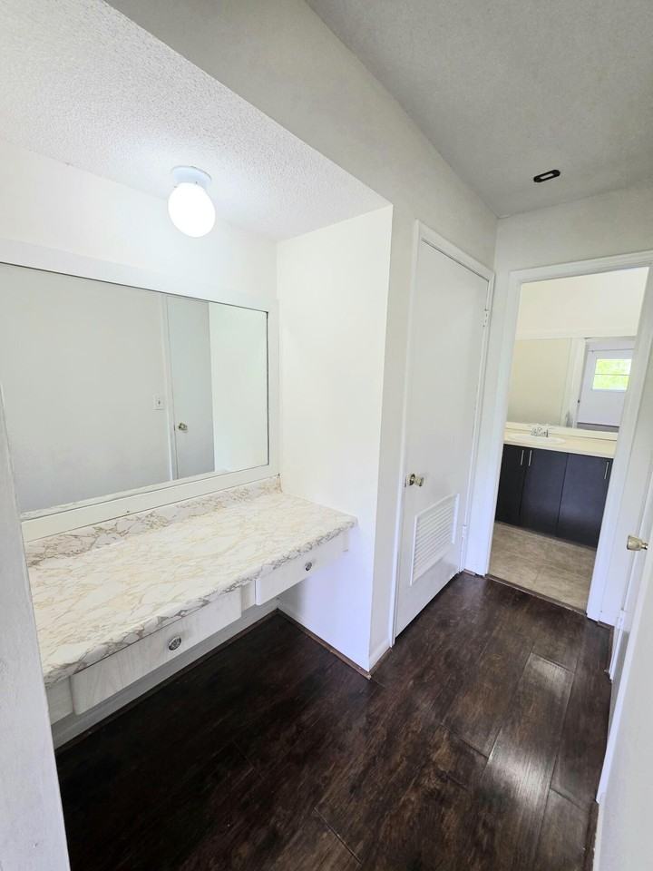 4200 Nw 3rd Ct #313 - Photo 6 of 27