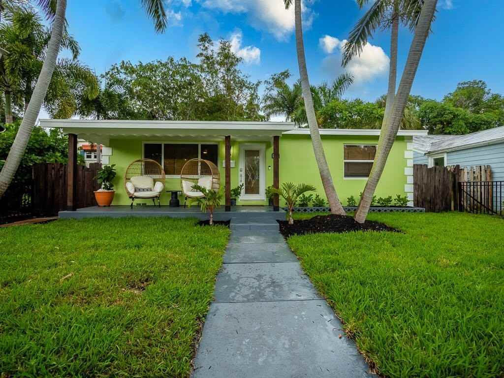 418 N Palmway - Photo 2 of 30