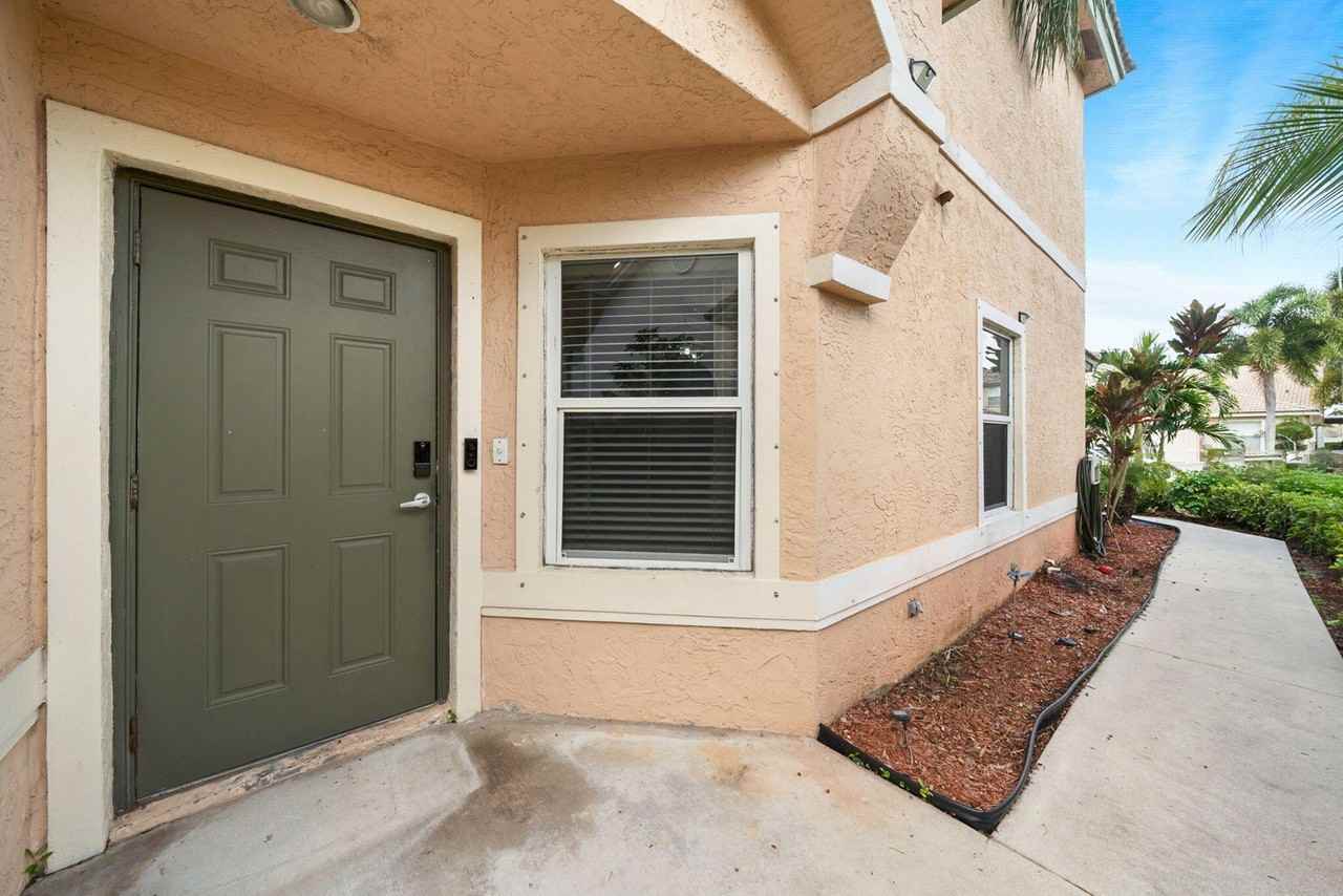 10569 Pelican Dr - Photo 3 of 30