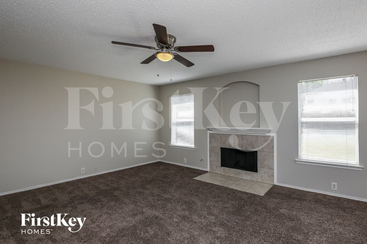 820 Monette Dr - Photo 2 of 15