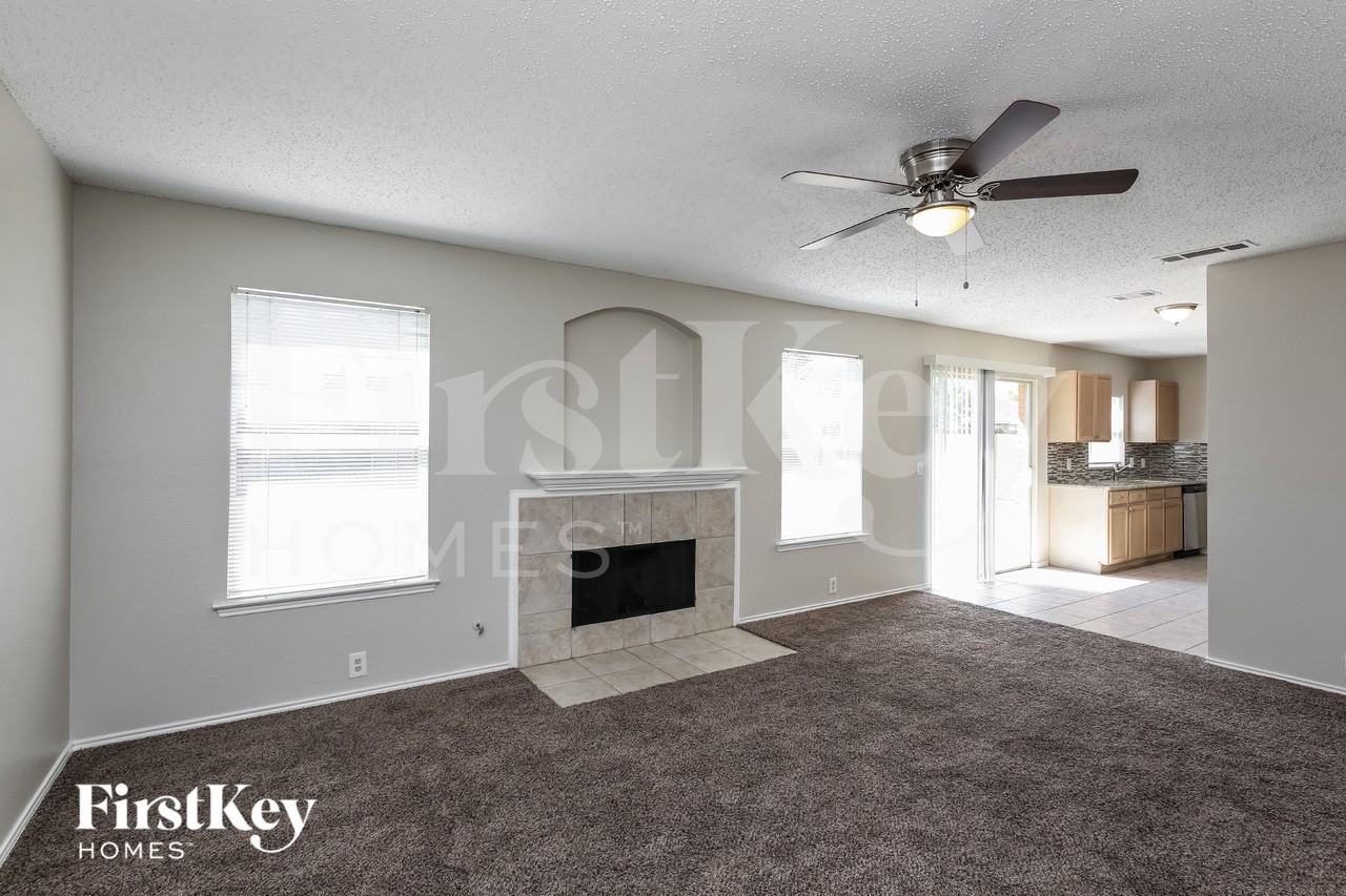 820 Monette Dr - Photo 3 of 15