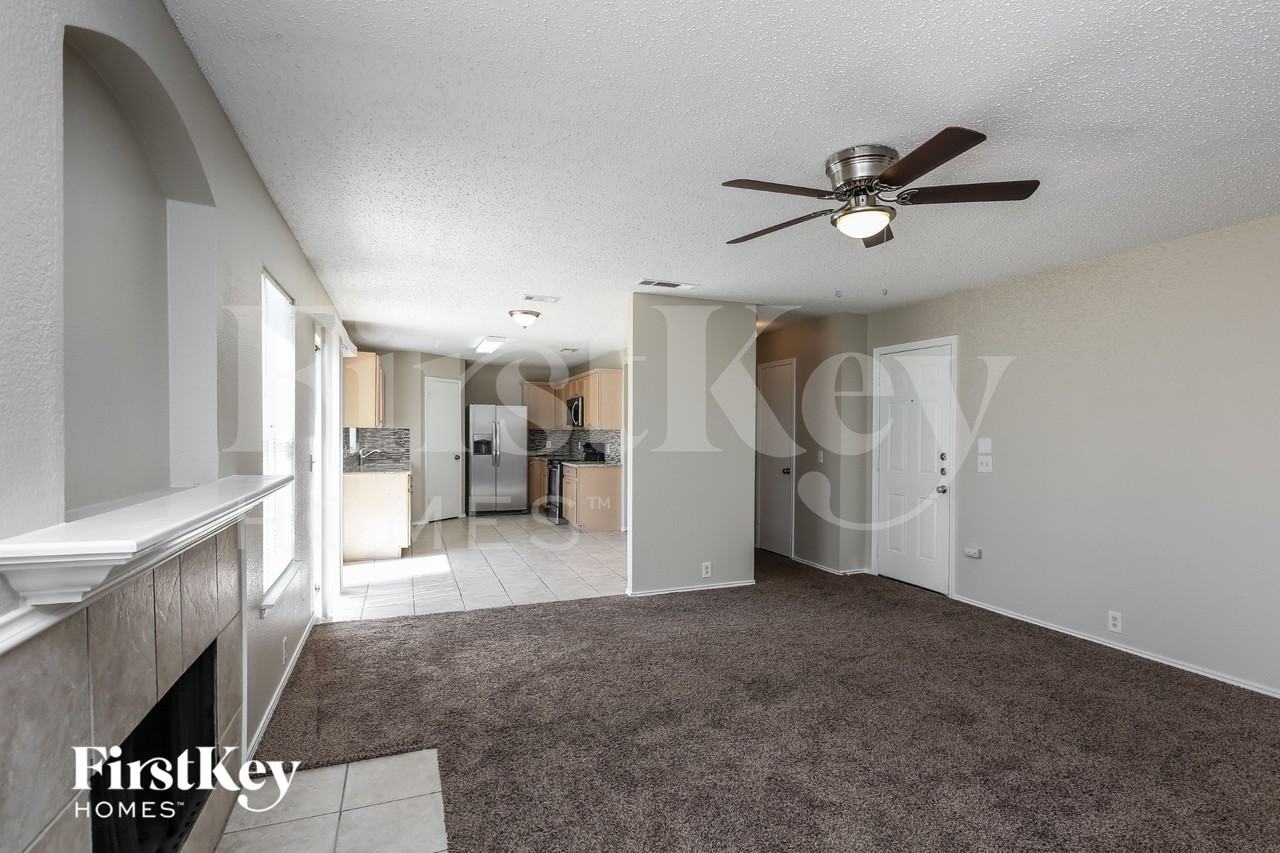 820 Monette Dr - Photo 4 of 15