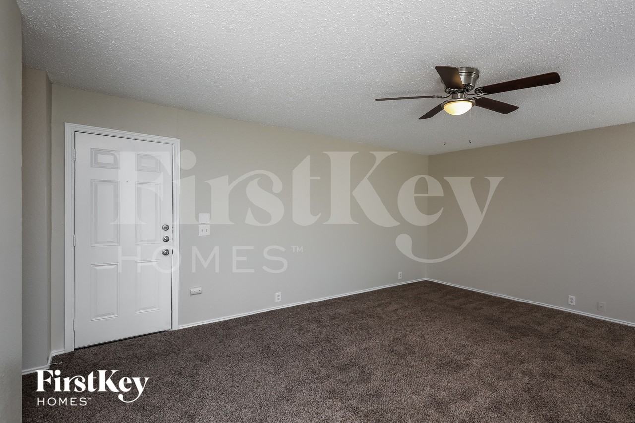 820 Monette Dr - Photo 5 of 15