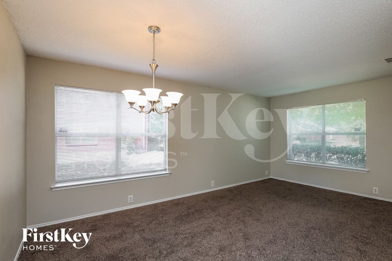 820 Monette Dr - Photo 6 of 15
