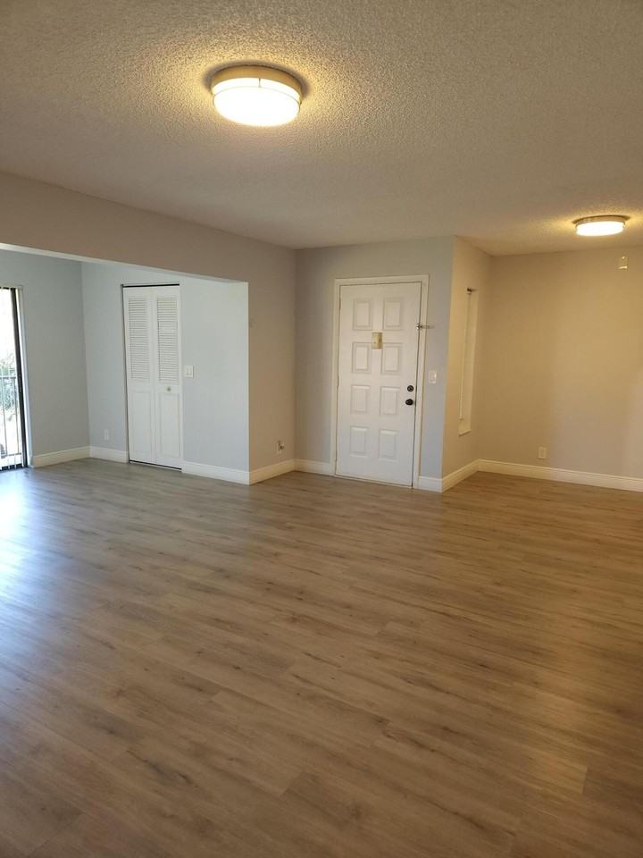 502 Shady Pine Way #D2 - Photo 2 of 23